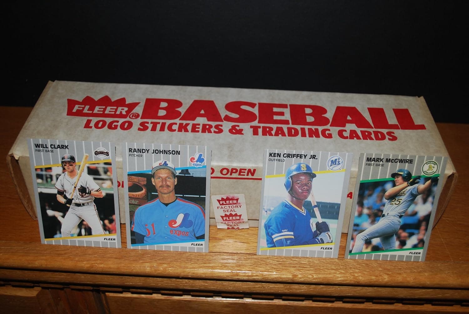 1989 Fleer Baseball Factory Sealed Complete Set (Ken Griffey Jr. Rookie) (Randy Johnson Rookie) (John Smolts Rookie) (Gary Sheffield Rookie) (Craig Biggio Rookie)