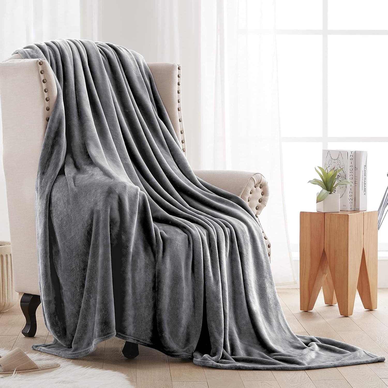 Fleece Throw Blankets Twin Size Velvet Throws Utra Soft Lightweight Decor for Couch, Bed, Plush Fuzzy Flannel Microfiber Warm Thermal Blanket All Seasons(Dark Grey, 60x80)