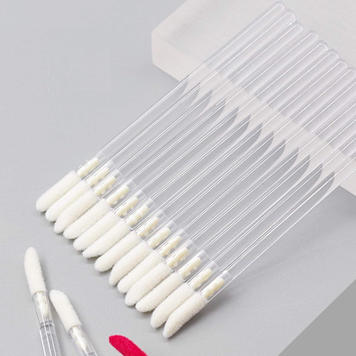 YEASHINE 50 PCS Disposable Lip Brush Lip Gloss Applicator Lipstick Makeup Brush Beauty Tools (bag, Transparent solid handle)