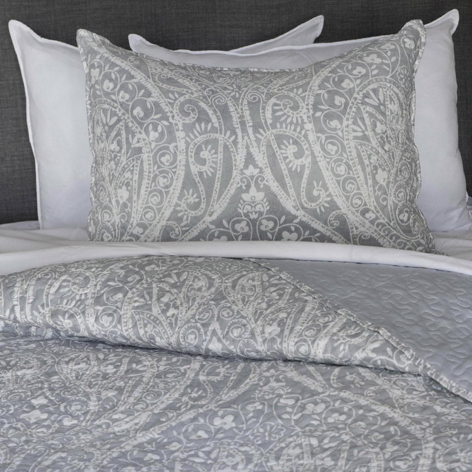 Zavaro Home Printed Paisley Lightweight Soft Microfibre Reversible Quilt Bedspread Coverlet Bed Cover Bedding with Shams 3pc Set King (104" x 86") Light Silver Gray White