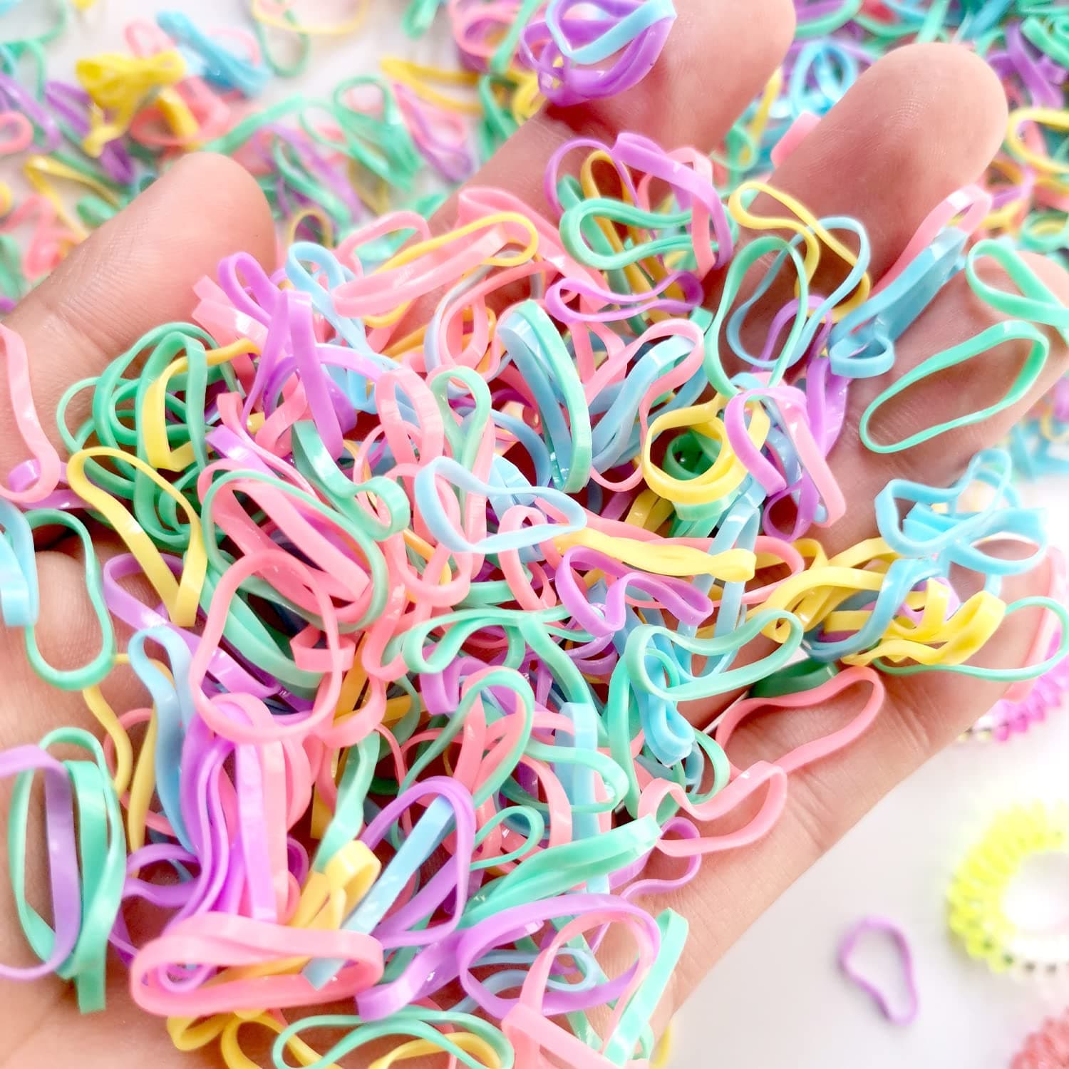 Comb Brush for FINDYOU 1000 Rubber Bands for Hair 2 Topsy Tail Hair Tool 1 Hair Bun Maker 1 Hair Comb