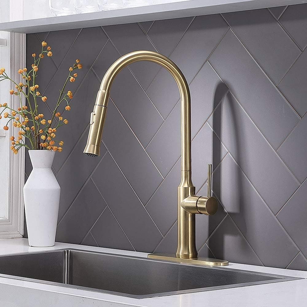 CASILVON Gold Kitchen Faucet, Brass Kitchen Sink Faucet, High Arc Single Handle Pull Down Sprayer Brushed Gold Faucets for Kitchen Sinks with Two 3/8" Hoses and Deck Plate