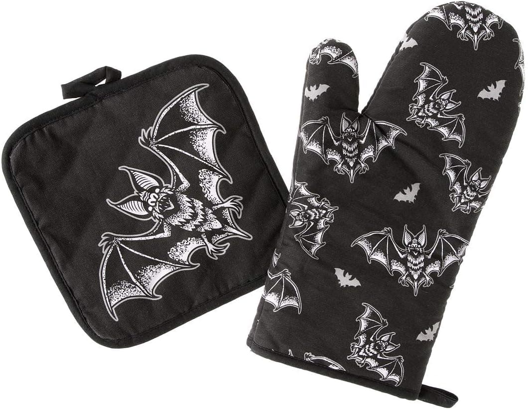 Sourpuss Batt Attack Oven Mitt Set