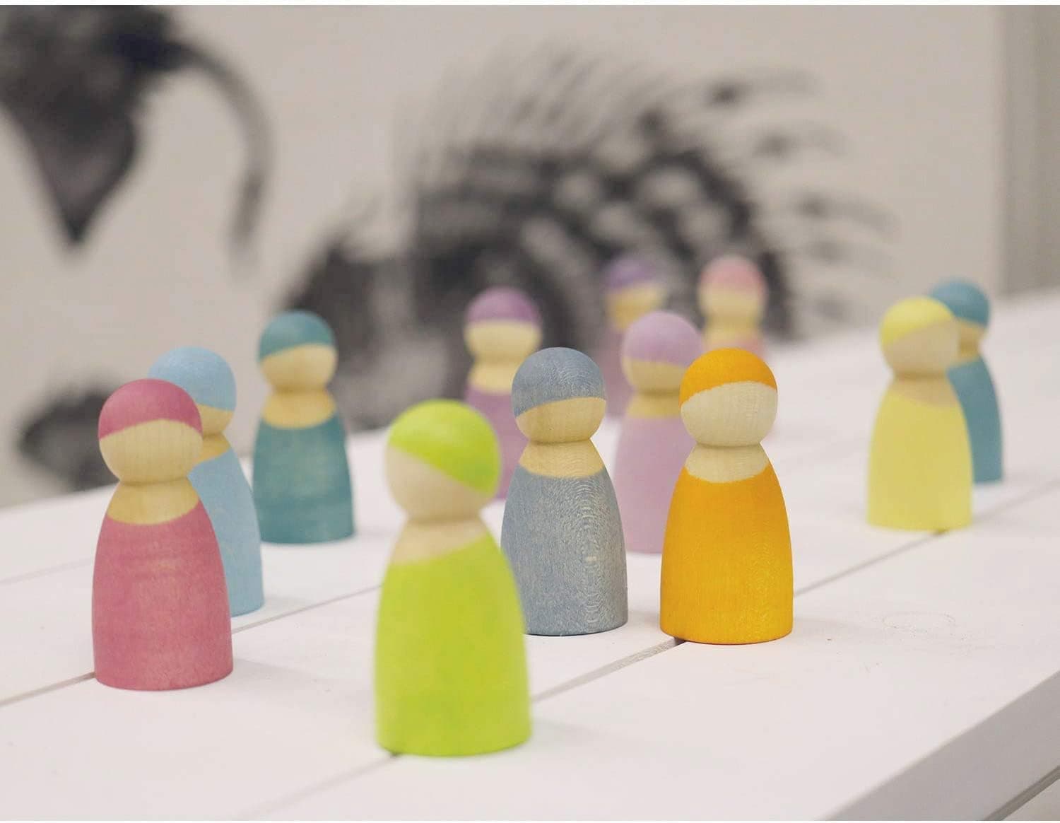 moderngenic Rainbow '7 Friends' Set of Wooden Sorting & Matching Rainbow Peg Dolls with Round Tray