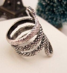 JADE DEAL PRO Base special unique attractive Antique Retro Vintage Gothic Puck Scrolled Twined Snake Ring(Antique Brass and Silver Style,Send in Random Colour)