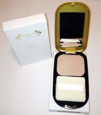 Amore Mio 24k Gold Compact Foundation #04 Beige