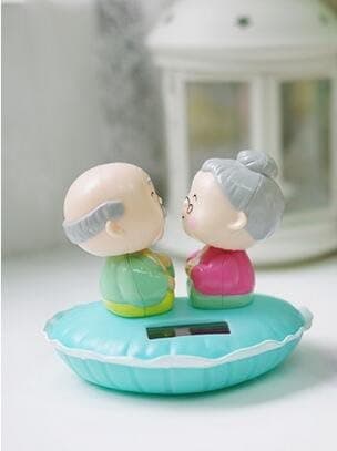Solar Power Doll Car Shaking head Solar Powered Dancing Kiss doll