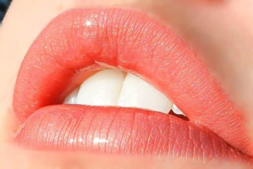 LipSense Bundle - 2 Items, 1 Color and 1 Glossy Gloss (Luv It)