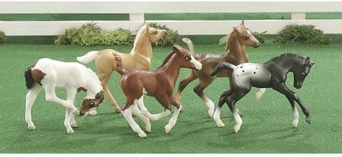Breyer Stablemates 5pc. Fun Foals