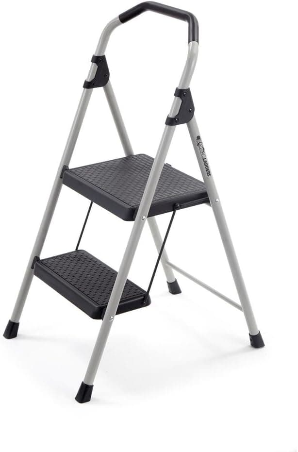 GORILLA LADDERS 225 LB CAPACITY 8' REACH HOUSEHOLD LADDER