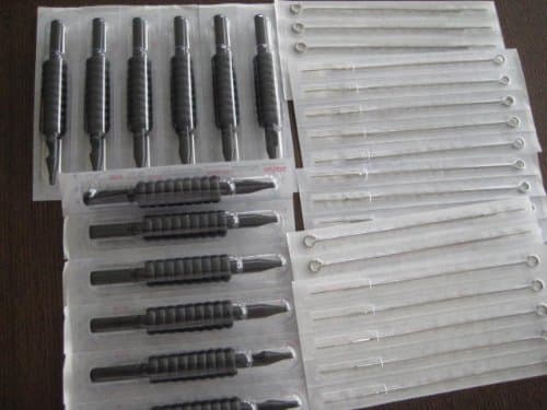 (25) COUNTS OF 3-ROUND PRE-STERILIZED TATTOO NEEDLES WITH MATCHING (25) BLACK RUBBER DISPOSABLE TUBES (5/8")