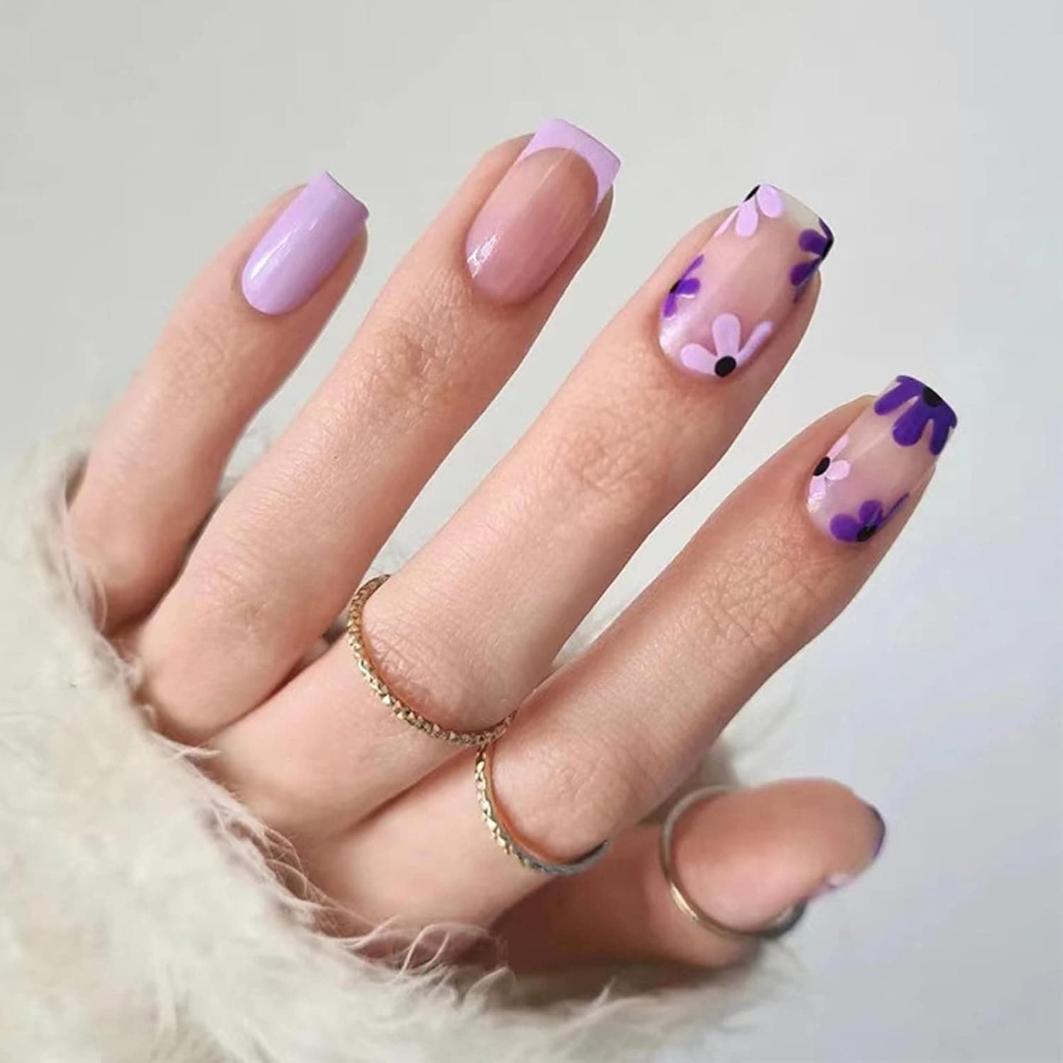 YOSOMK Press on Nails Short Square Fake Nails with Daisy Design Glossy Purple Glue on Nails Acrylic Stick on Nails for Women