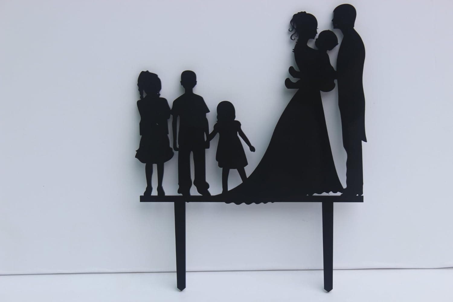 Meijiafei Family Couple Hold the Bady with 3 Children Wedding Cake Topper