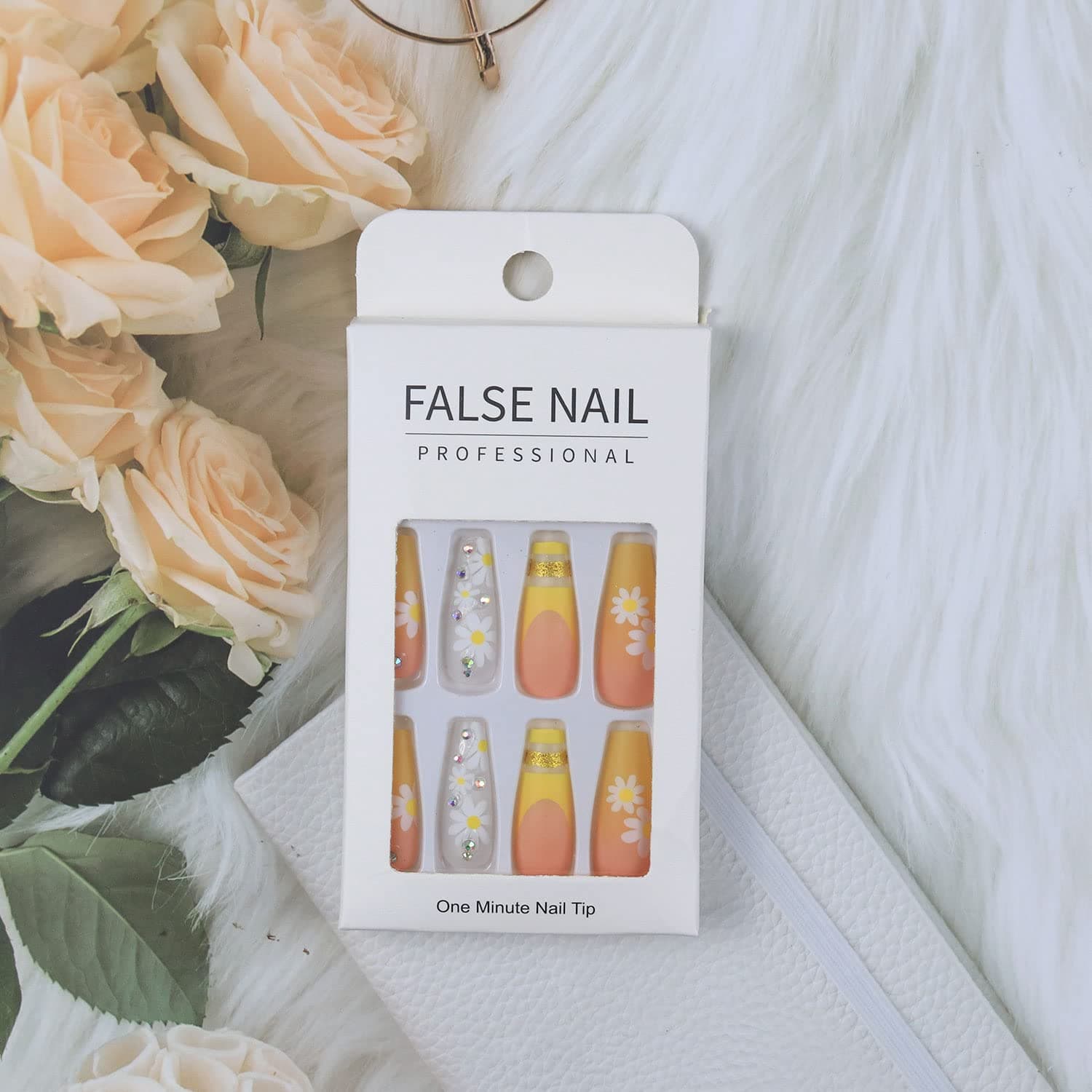 24Pcs Daisy Press on Nails Long, Fake Nail Summer False Nail Glue on Nails Acrylic French Gold Glitter with White Flower Daisy Stick on Nails with Glue Nails for Women Manicure Decor DIY Decoration