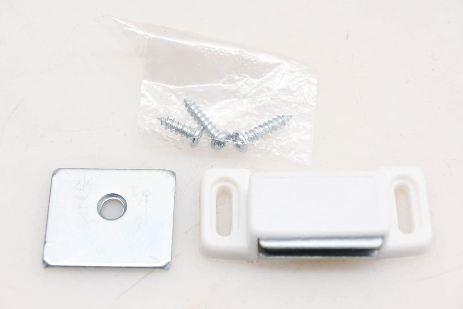 Liberty Hardware 1-15/16 in. (49mm) Catch/Latch White - C080X1C-W-P1