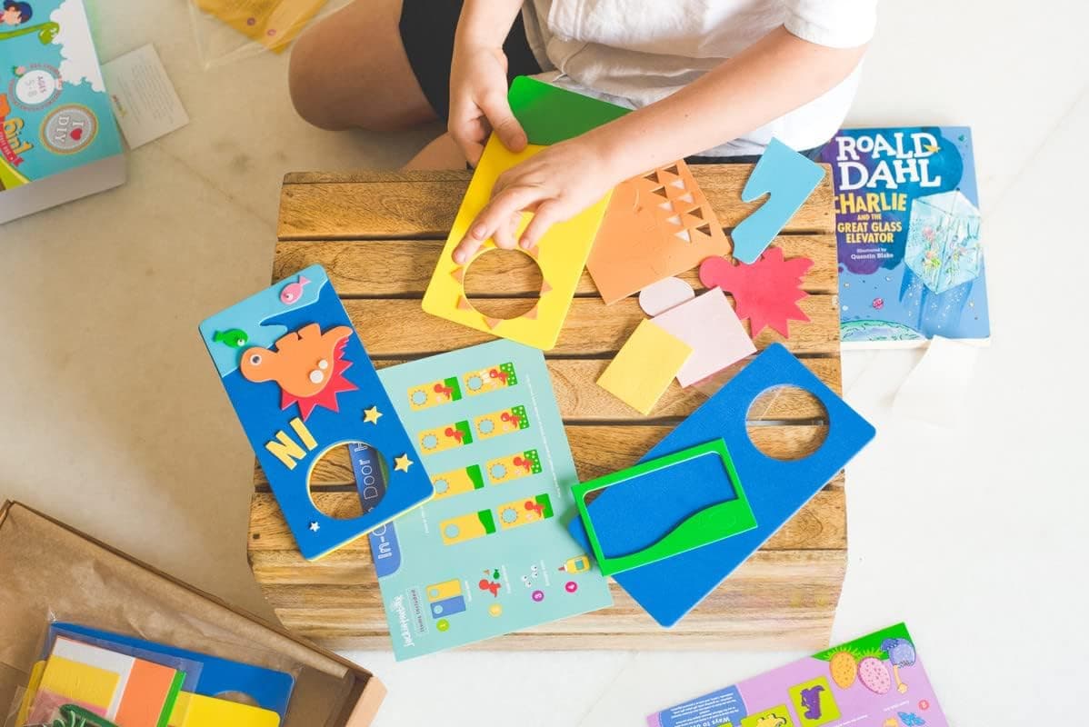 jackinthebox New Dinosaur Themed Craft Kit and Educational Toy for Boys and Girls | 6 Activities-in-1 Kit | Great Gift for Kids Aged 5 to 8 Years Old | Learning Stem Toys (Dinosaur 6-in-1)