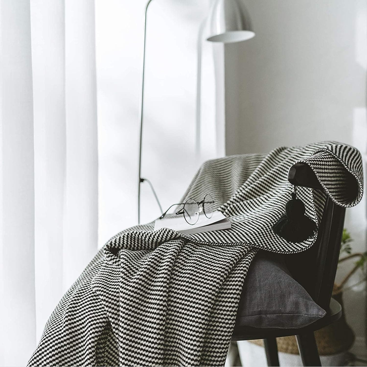Plush Throw Blankets for Couch,Soft and Warm Fleece Throw,Machine Washable Sherpa Throw Blankets,All Season Use Blankets