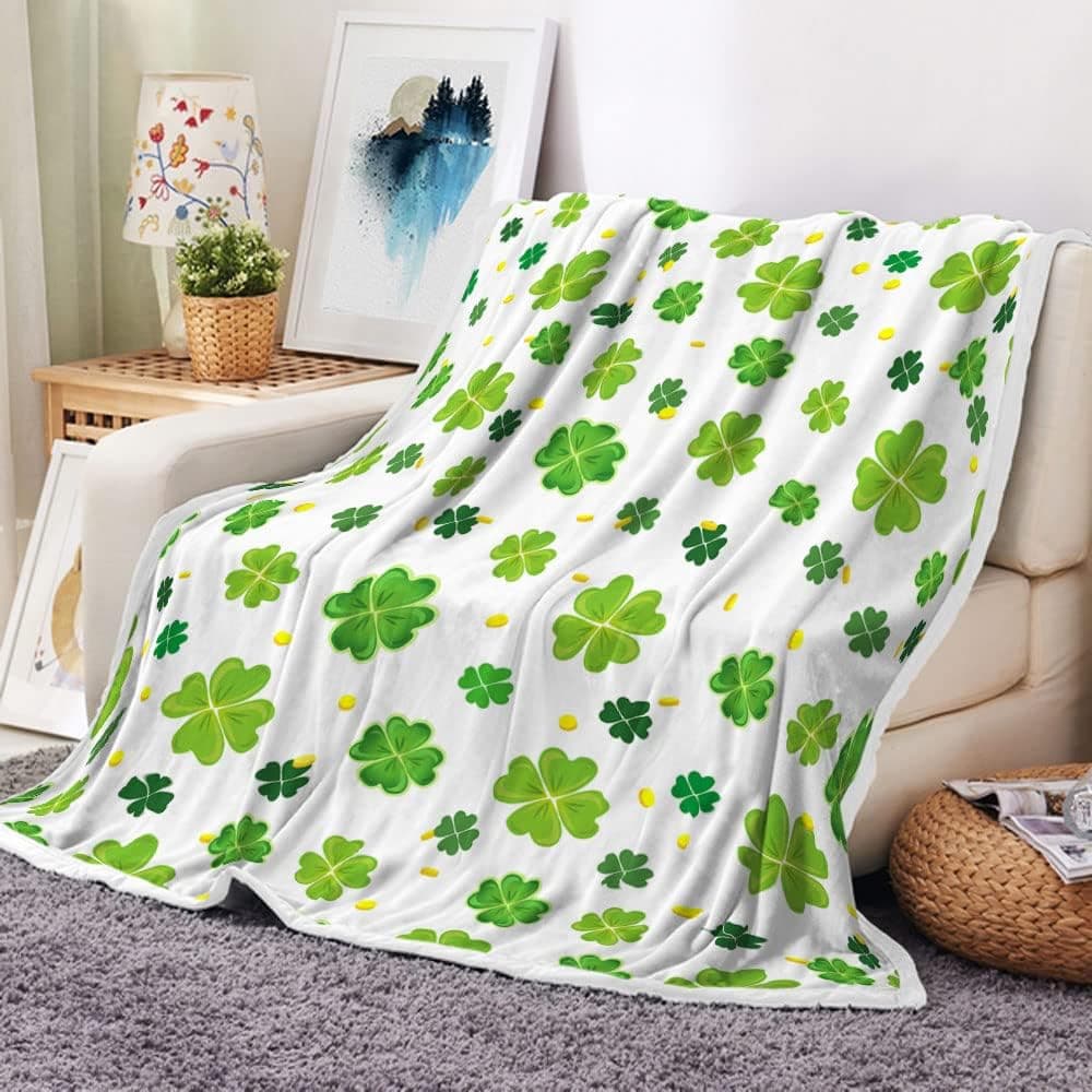 Happy St Patrick' s Day Throw Blankets, Lucky Green Four Leaf Clover Gold Pattern Warm Cozy Bed Couch Blanket, Light Creen White Fleece Flannel Blanket and Throws to Decorate the Room and Bedroom