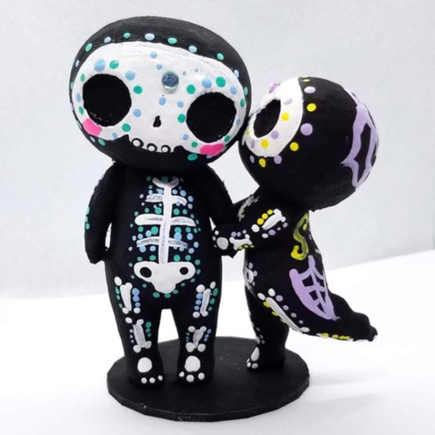Efitty Sugar Skull Couple Figurine Sculptures Statues Ornaments for Home Garden Indoor Outdoor, Crafts Resin Cute Sugar Skull Couple Statue with Flower, Home Wedding Decoration Gifts for Couples (C)