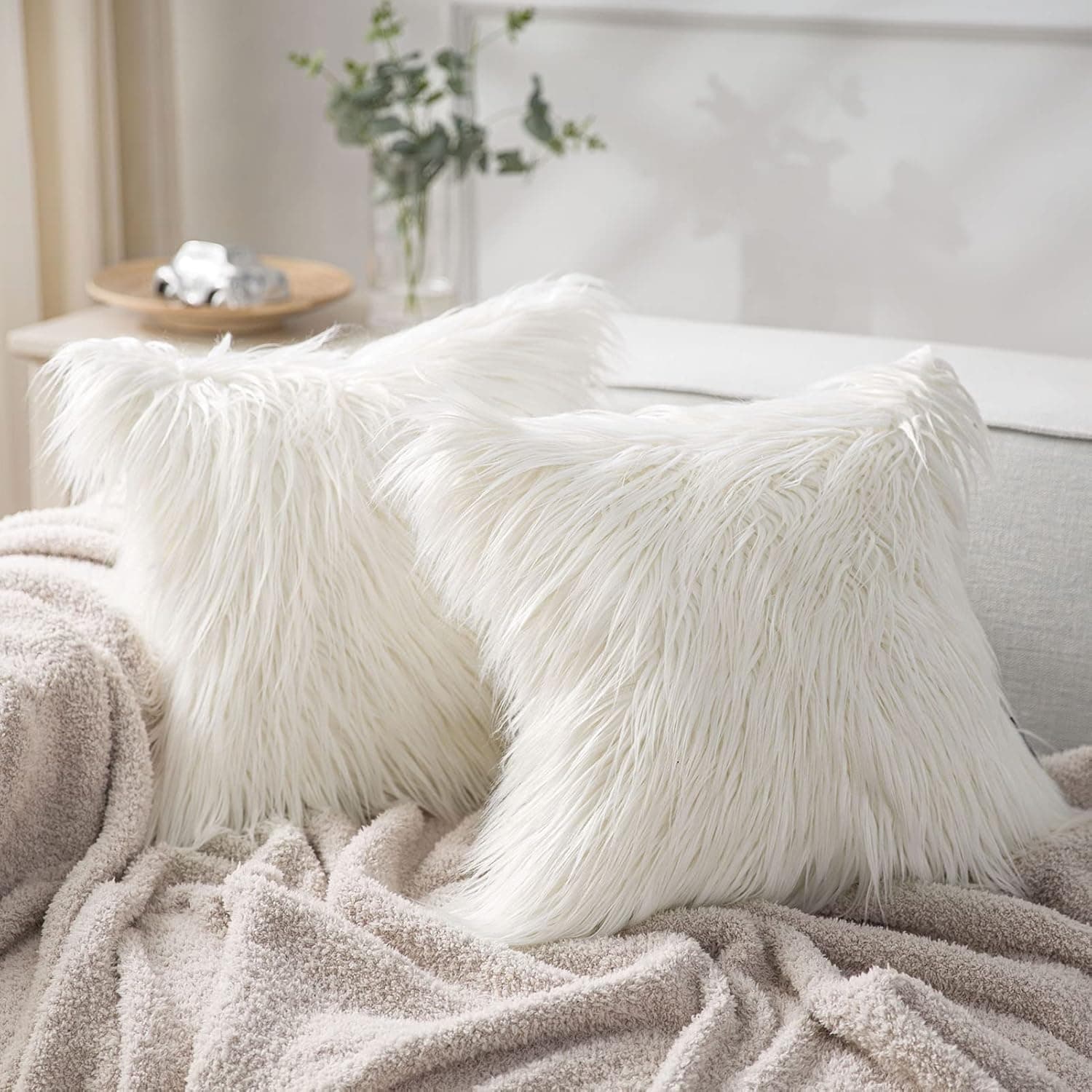 Phantoscope Pack of 2 Faux Fur Throw Pillow Covers Cushion Covers Luxury Soft Decorative Pillowcase Fuzzy Pillow Covers for Bed/Couch,Cream White 22 x 22 Inches