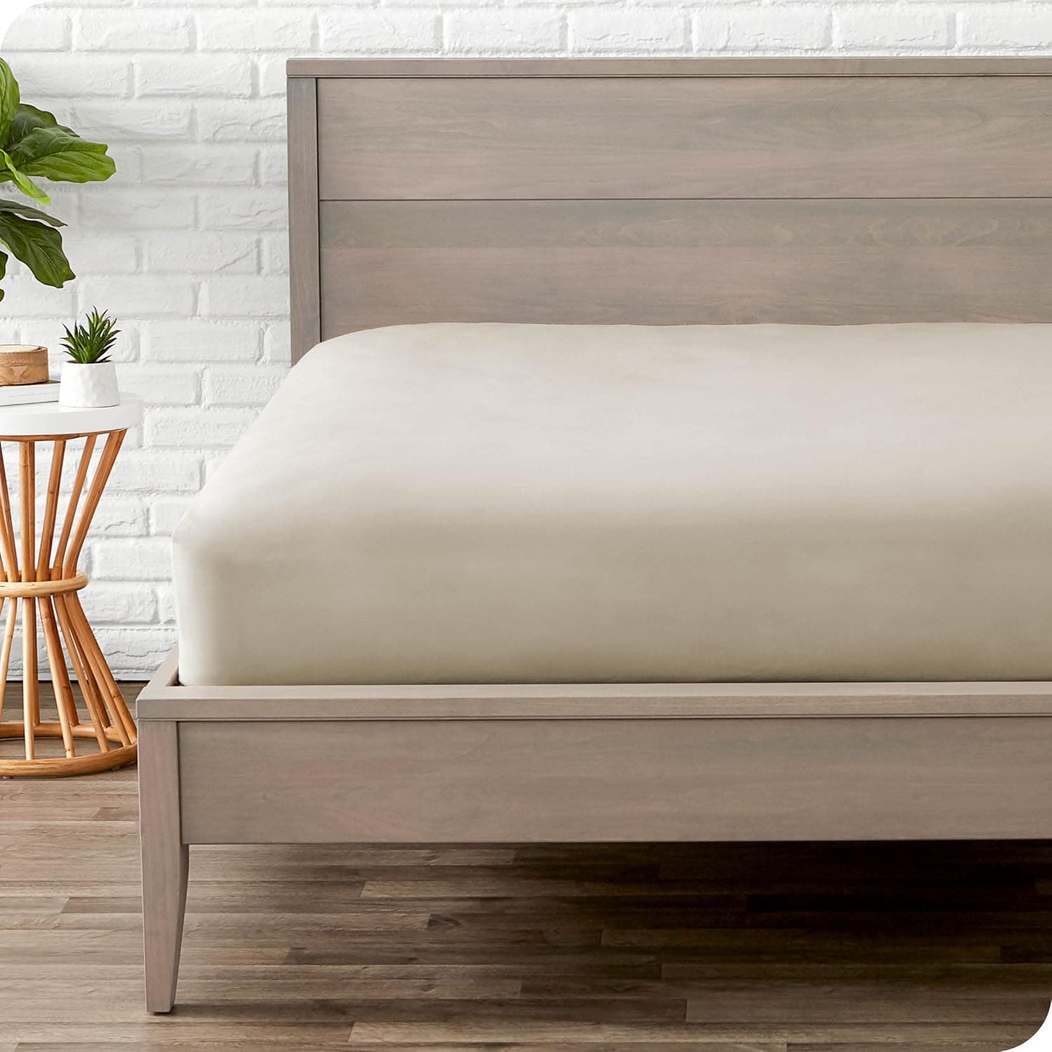 Fitted Bottom Sheet Full Size - Premium 1800 Microfiber - Ultra-Soft Hotel Luxury - Deep Pocket - Durable and Long Lasting - Full Fitted Sheet (Full, Sand)