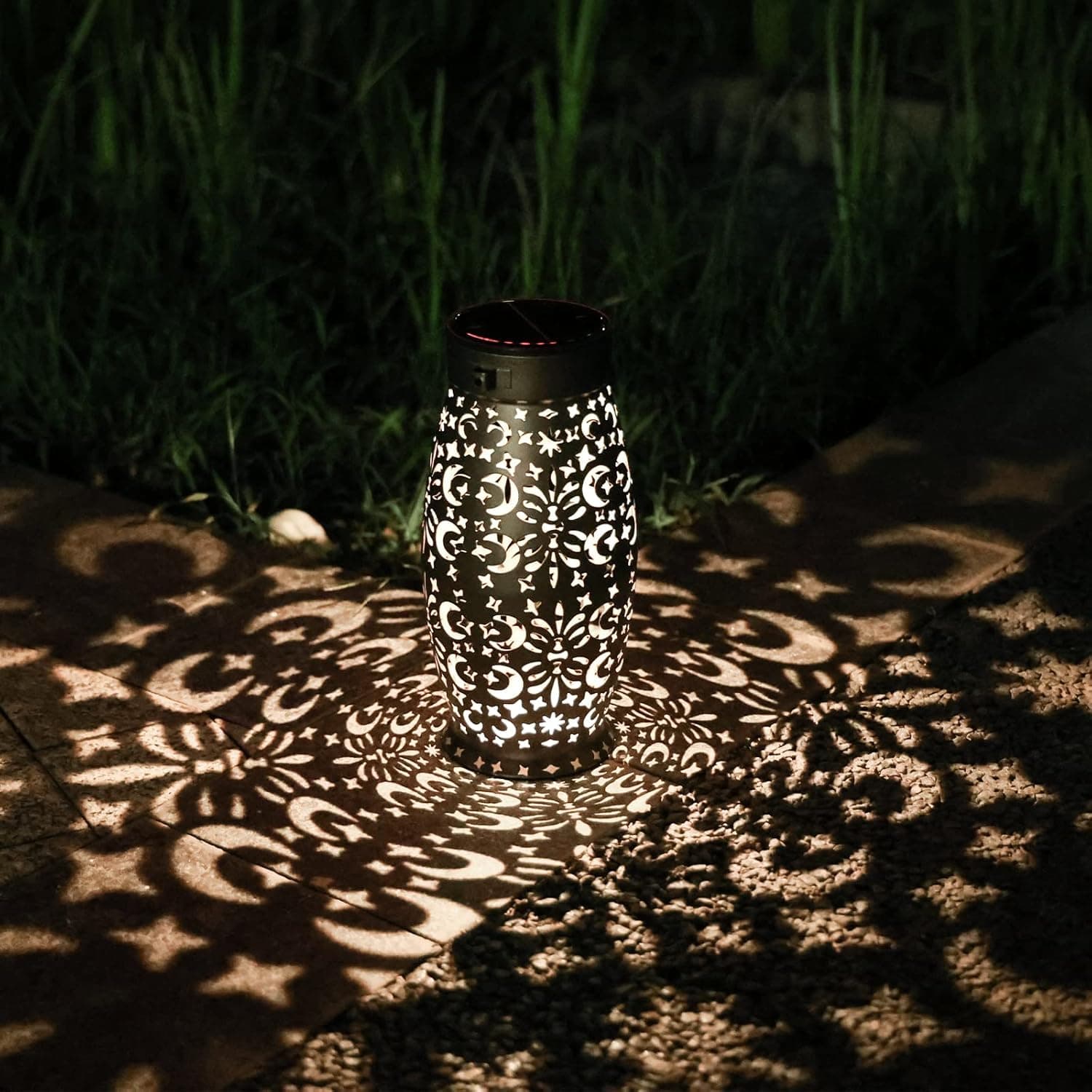 Solar Lanterns Outdoor Waterproof, Premium Hanging Solar Lantern Lights with Handle, Decorative Retro Metal Halloween Lantern for Patio Table Courtyard Pathway-1 Pack