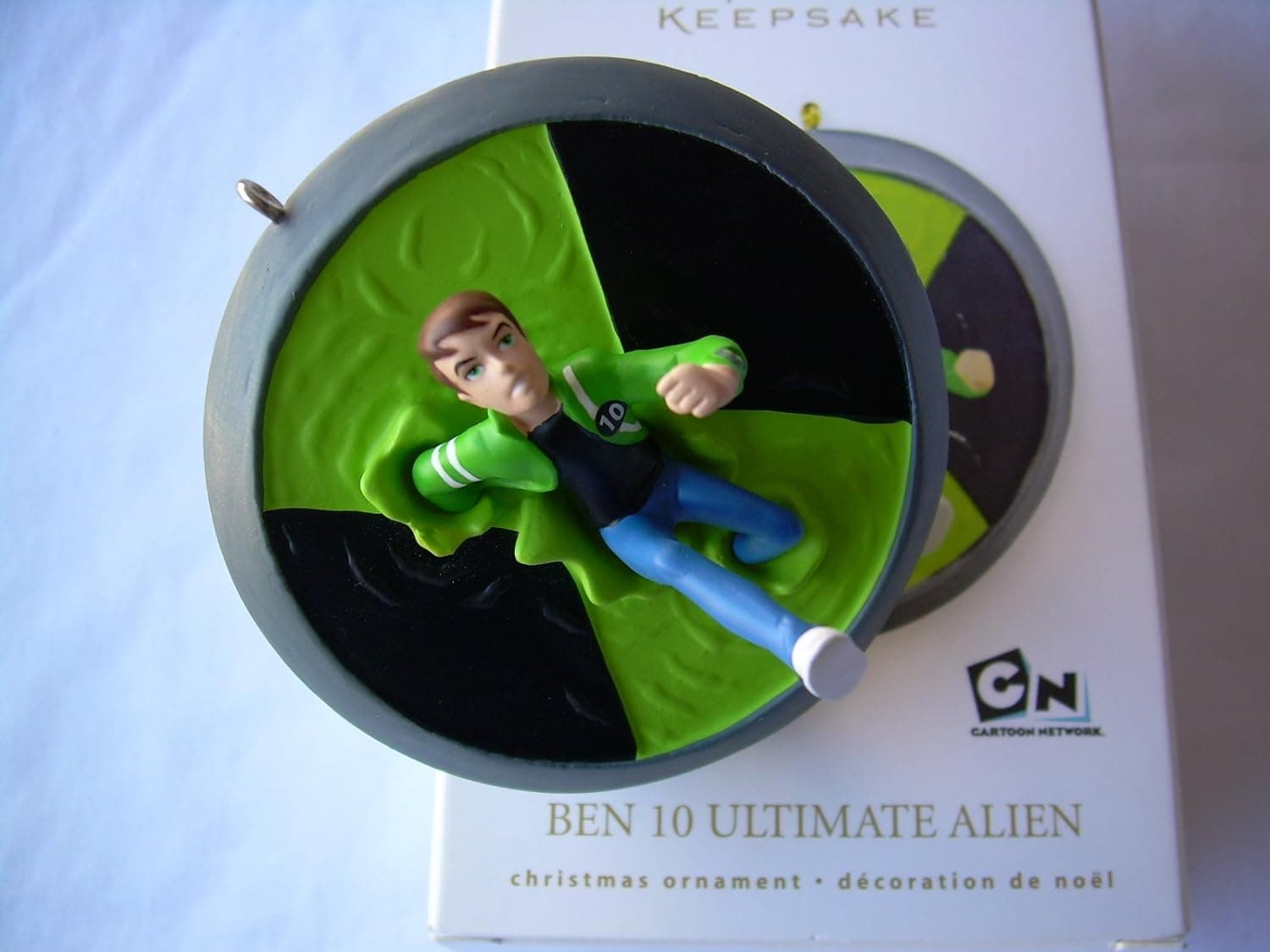 Hallmark Ben 10 Ultimate Alien Cartoon Network 2010 Keepsake Ornament - QXI2353
