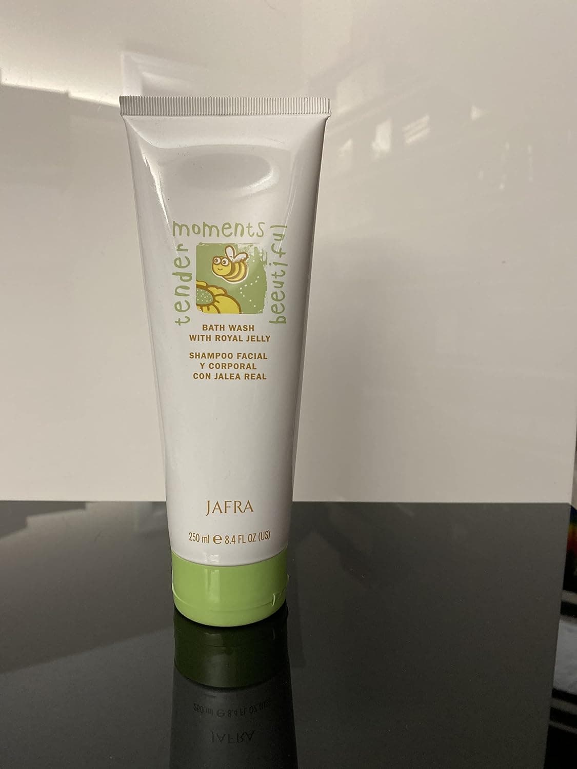 Jafra Tender Moments Beeutiful Bath Wash with Royal Jelly 8.4 Fl. Oz.