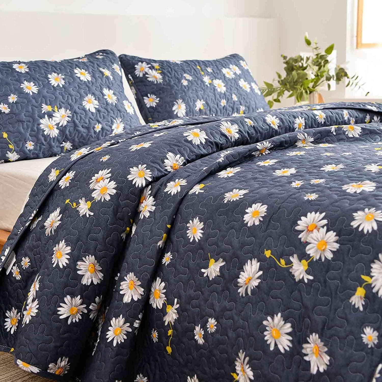 Nanko Quilt Sets Queen Size 3PC, Bedspreads Coverlet, Quilts Clearance Bedding Set, Navy Blue Daisy Floral Printed Pattern - Lightweight Soft Microfiber Farmhouse Style Men Women All Season Flower