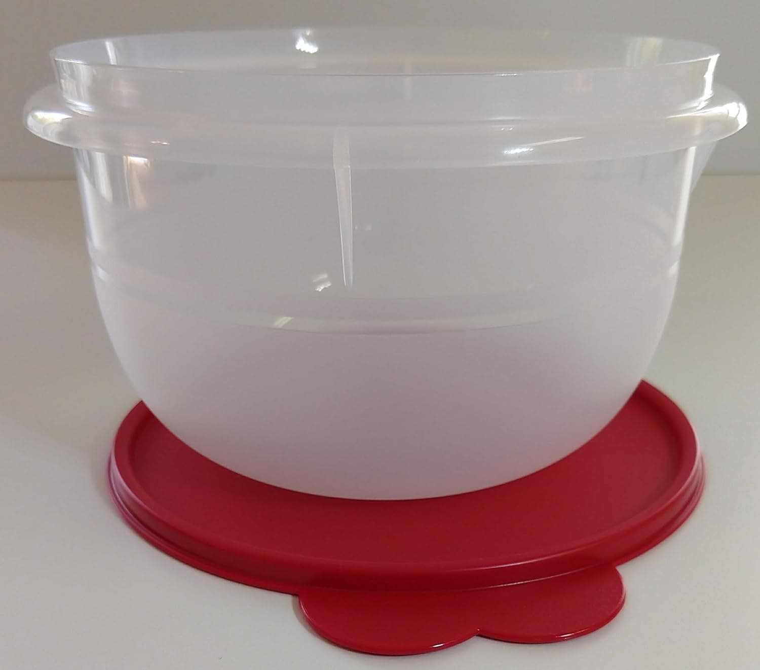 Tupperware Medium Mixing Bowl in Holiday Red