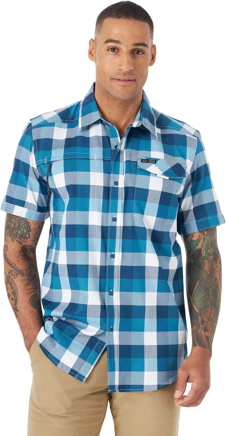ATG by Wrangler Men's Asymmetric Zip Pocket Short Sleeve Shirt