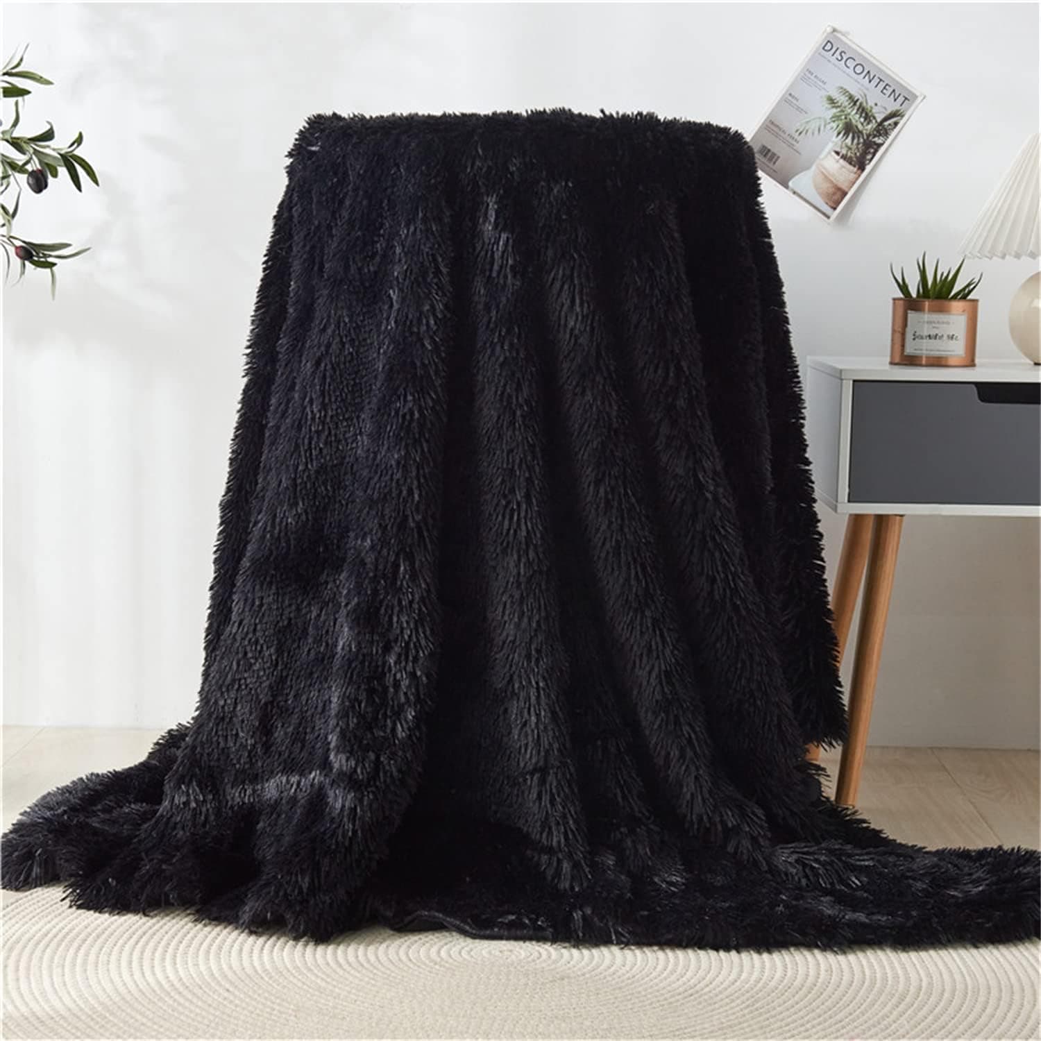 Long Shaggy Plush Throw Blanket,Fleece Throw Blanket for Couch, Faux Fur Fuzzy Fluffy Super Soft Furry Plush Decorative Comfy Shaggy Throws and Blankets for Sofa, Bed (Black Blanket, 50x60 Inches)
