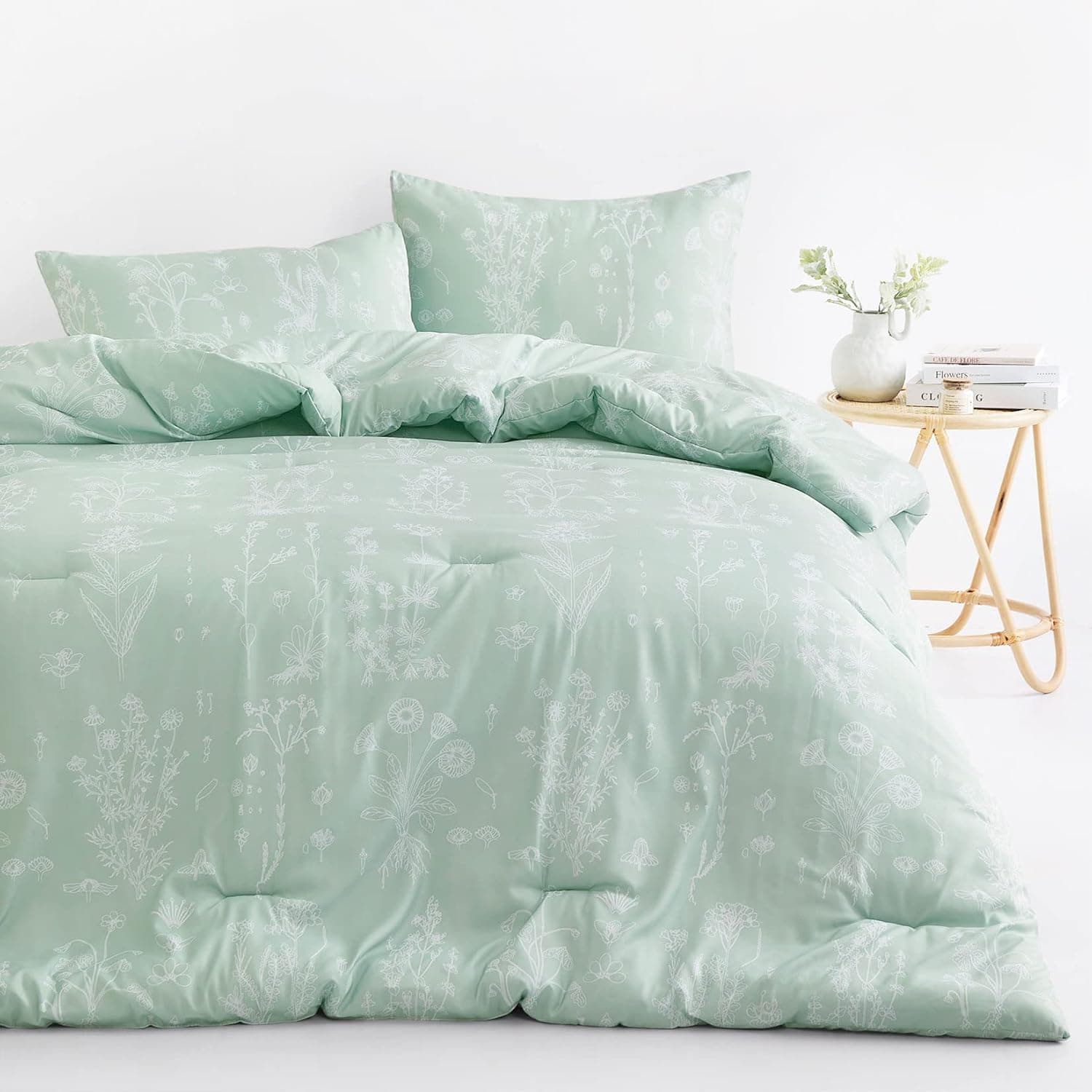 Wake In Cloud - Sage Green Botanical Comforter Set, Cottagecore White Flowers and Leaves Floral Garden Pattern Printed, Soft Microfiber Bedding (3pcs, Queen Size)