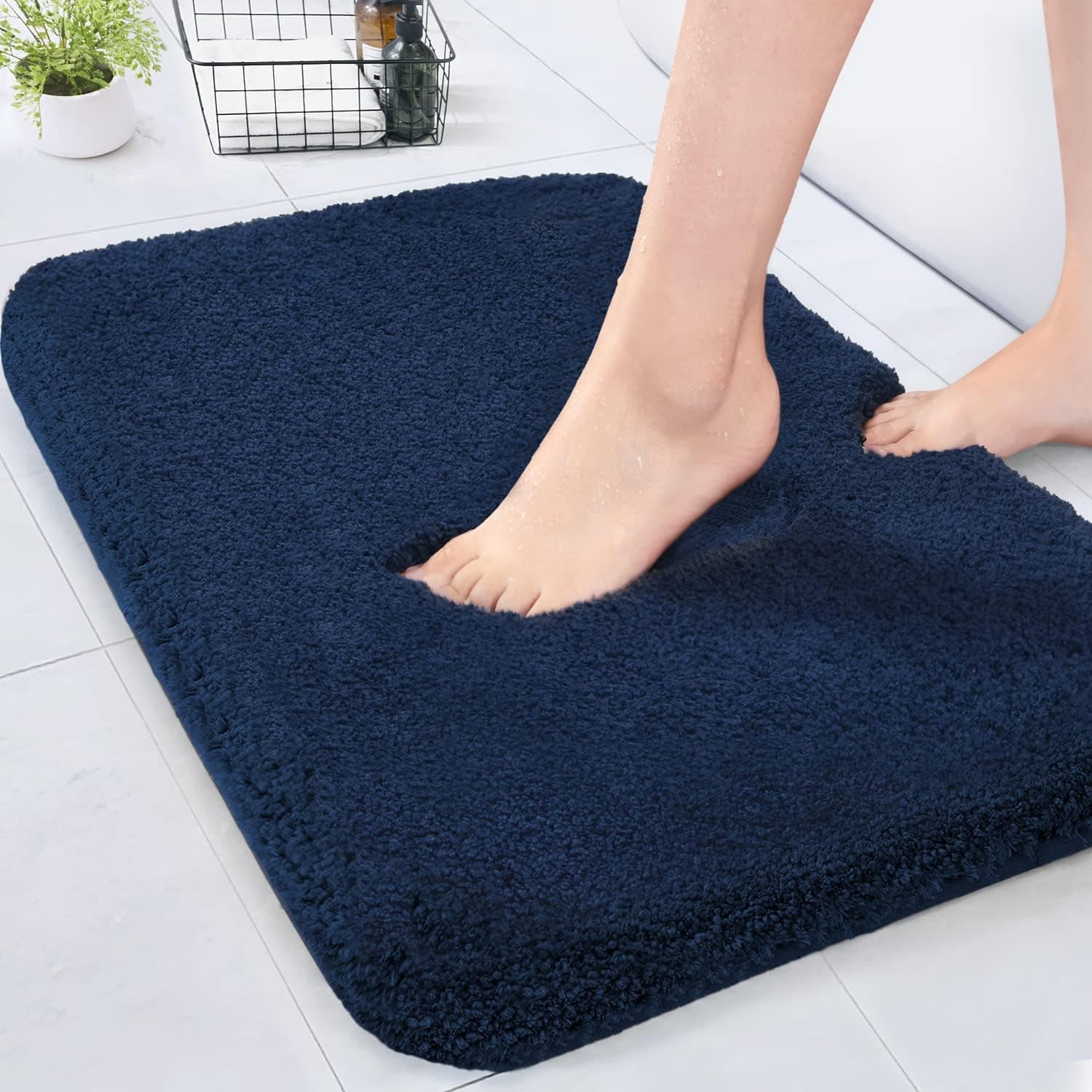 Qcold Bathroom Rug Mat, 32x20 Inch Non Slip Bath Mat, Extra Thick Soft Water Absorbent Microfiber Shaggy Bath Rugs and Mats for Bathroom, Machine Washable (Navy)