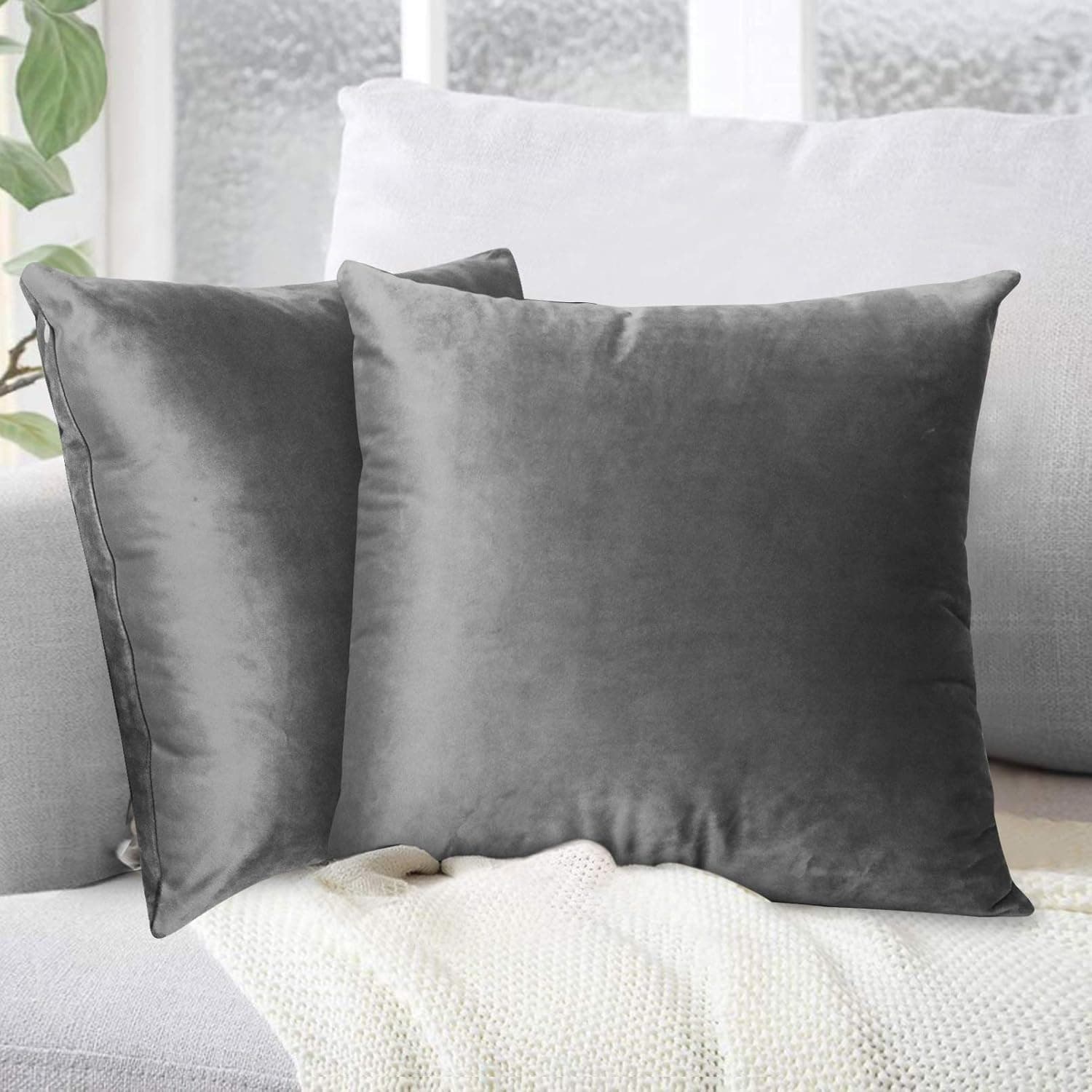 Yoofoss Velvet Square Throw Pillow Covers, Pack of 2 Soft Solid Decorative Cushion Cover Pillow Case for Sofa Bedroom Car 18 x 18 Inch/ 45 x 45cm