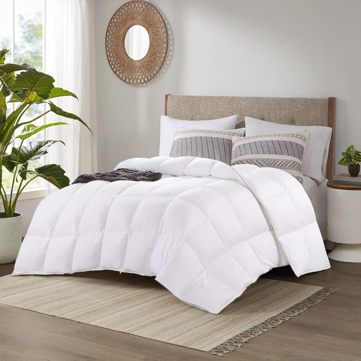 HOMBYS Fluffy Lightweight Bamboo Down Comforter, Summer Down Comforter Queen Size ,100% Bamboo Cover Duvet Insert with 8 Coner Tabs，37 Oz,90x90 in