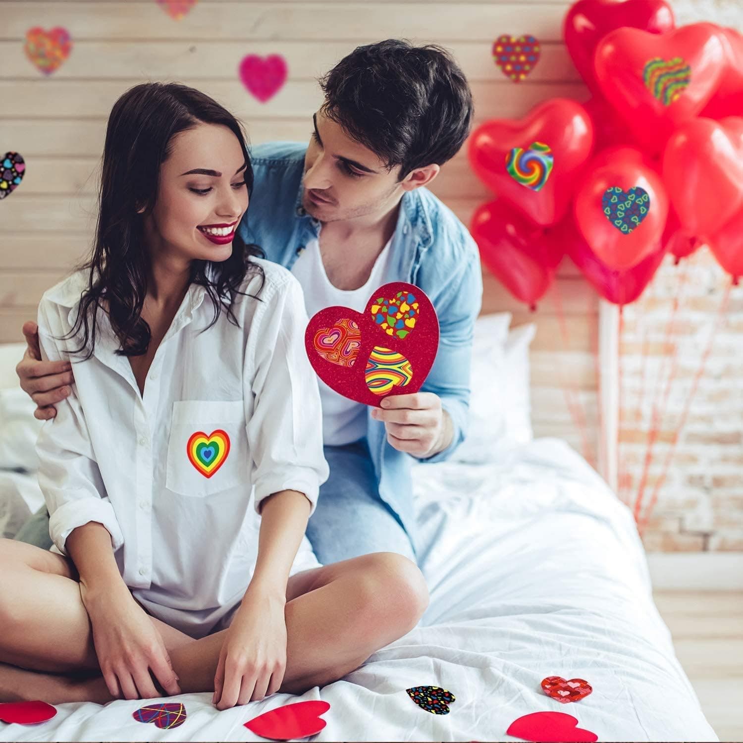 DmHirmg 500 Pieces Funky Heart Roll Stickers,Valentine's Day Colorful Heart Shaped Sticker Valentine's Love Decorative Sticker Heart Labels for Happy Valentines Day Decoration (Shinny Red)
