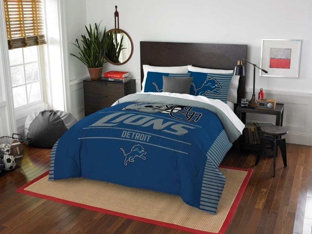 Detroit Lions - 3 Piece FULL / QUEEN SIZE Printed Comforter & Shams - Entire Set Includes: 1 Full / Queen Comforter (86" x 86") & 2 Pillow Shams - NFL Football Bedding Bedroom Accessories