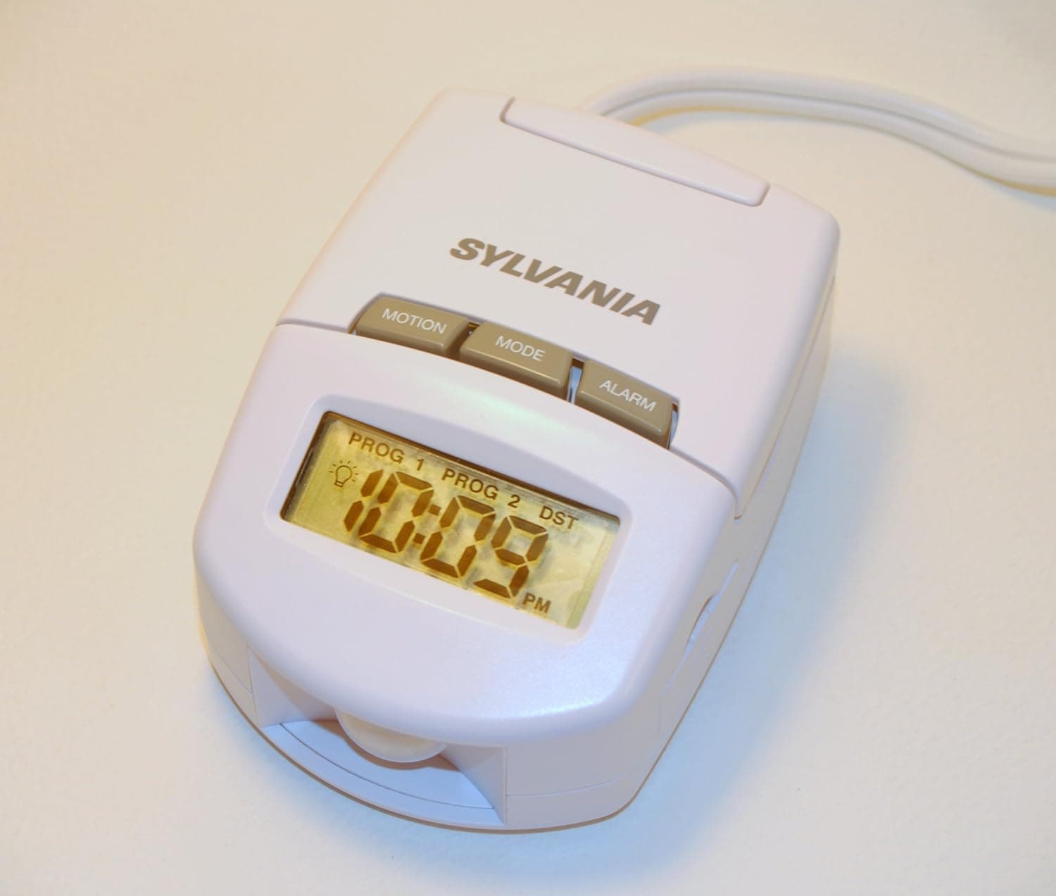 Sylvania SA135 10 Amp Table-Top Timer with Motion Sensor and Alarm