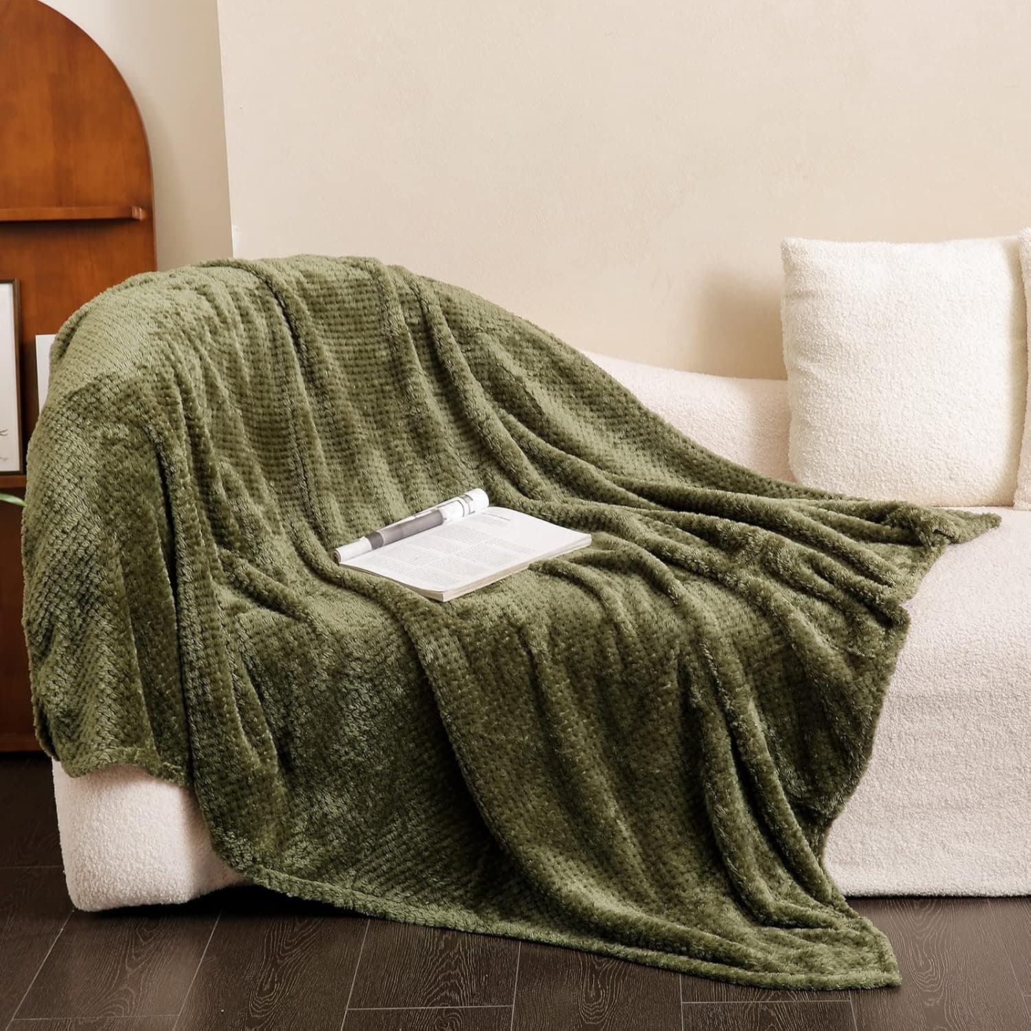U UQUI Fleece Blanket Queen Size 90"x90" Green Blanket Lightweight Super Soft Cozy Luxury Bed Blanket Microfiber Dual Sided Queen Blanket fit Couch Sofa Bed Thick Blanket, Green