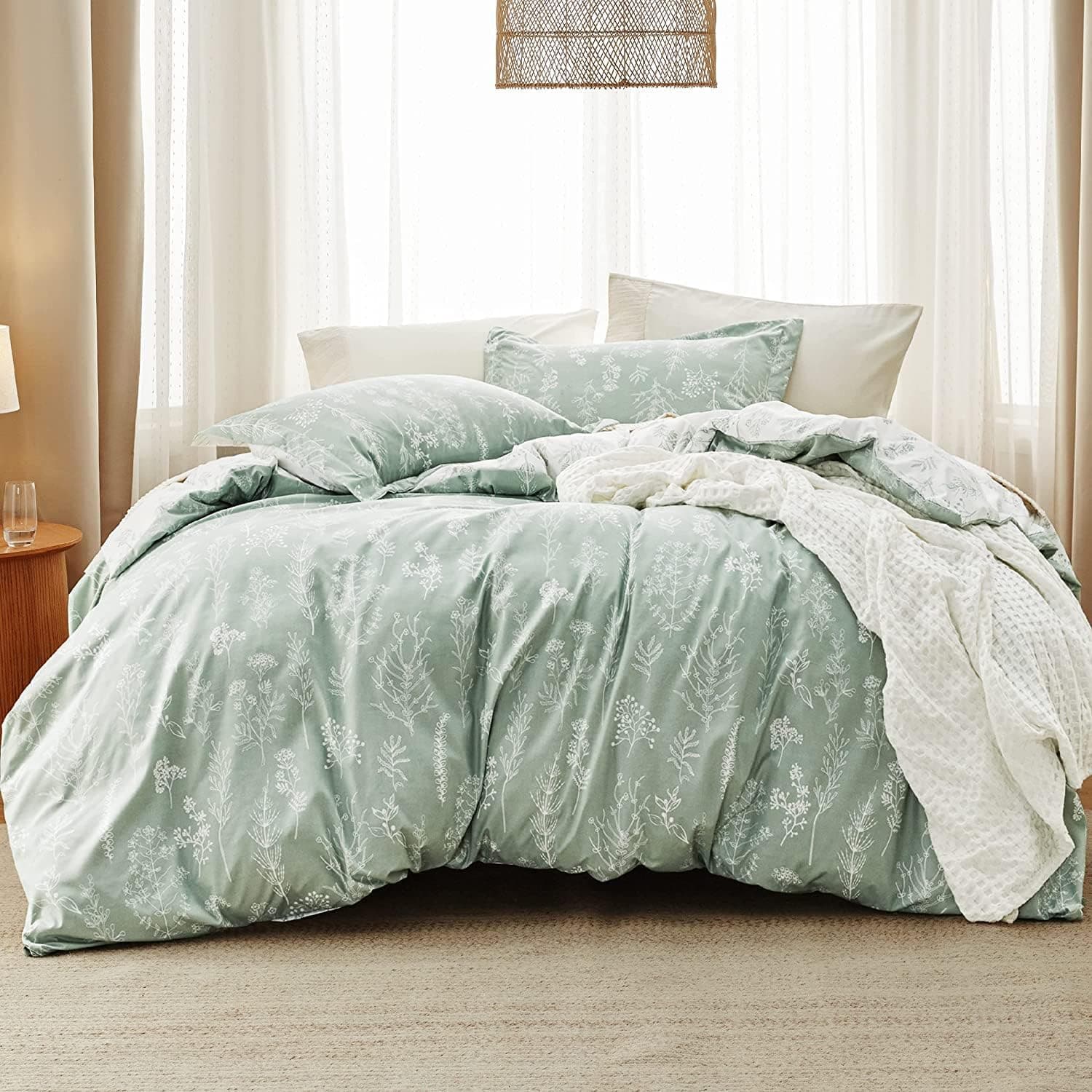Bedsure Queen Comforter Set - Sage Green Comforter, Cute Floral Bedding Comforter Sets for Women, 3 Pieces, 1 Soft Reversible Botanical Flowers Spring Comforter and 2 Pillow Shams