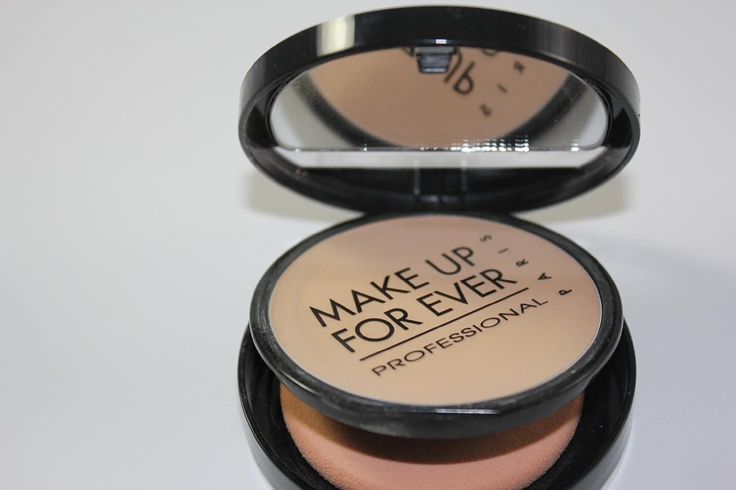 MAKE UP FOR EVER Duo Mat Powder Foundation 201 - Ivory