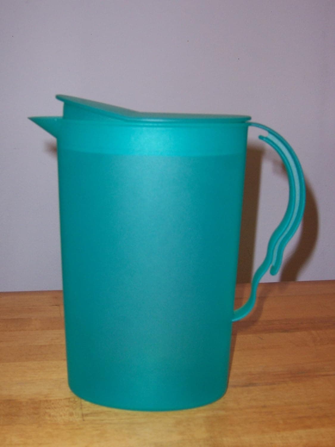 Tupperware Impressions 2 Quart Pitcher Flip Top Lid