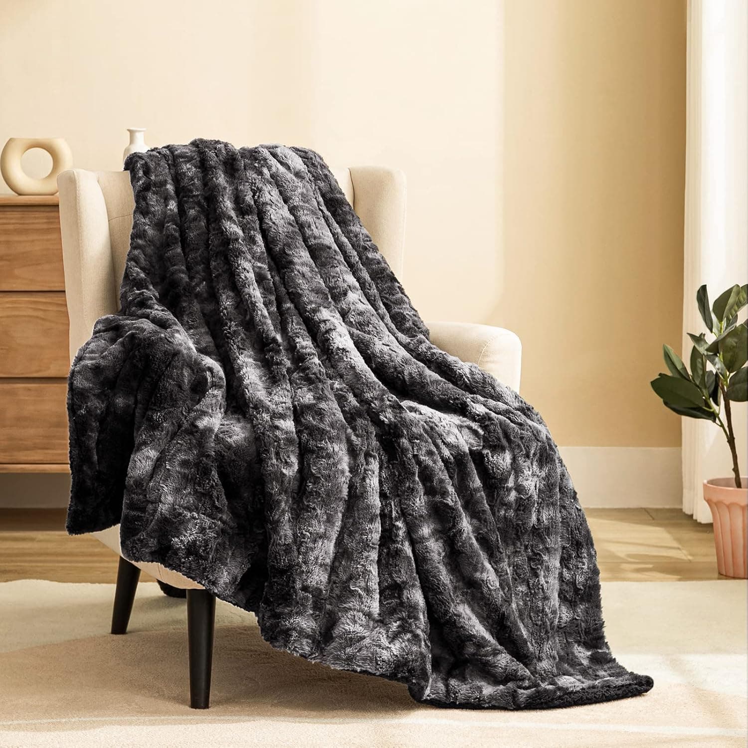 joybest Faux Fur Throw Blanket for Couch, Tie-Dye Reversible Fuzzy Blankets, 50x60 Inches Soft Sherpa Blanket for Sofa and Bed