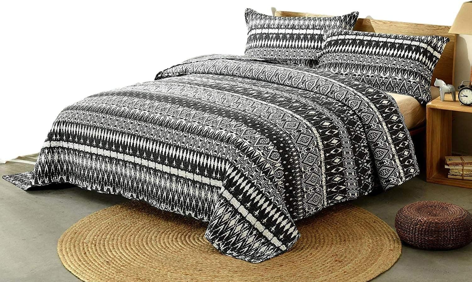 DaDa Bedding Aztec Bedspread Set - Native American Boho Diamond Stripes Quilted Coverlet Bohemian Tribal - Reversible Black & White - King - 3-Pieces