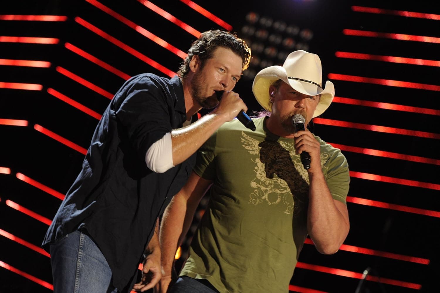Country Stars Blake Shelton and Trace Adkins in Concert 8x10 Photo