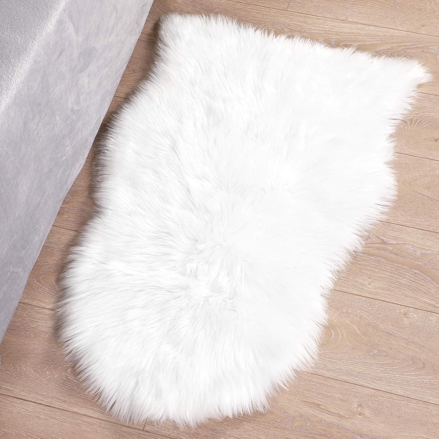 Syntus Faux Fur Area Rug, 2 x 3 Feet Sheepskin Beige Indoor Carpet Ultra Soft Fluffy for Chair Couch Cover Bedroom Floor Sofa Living Room