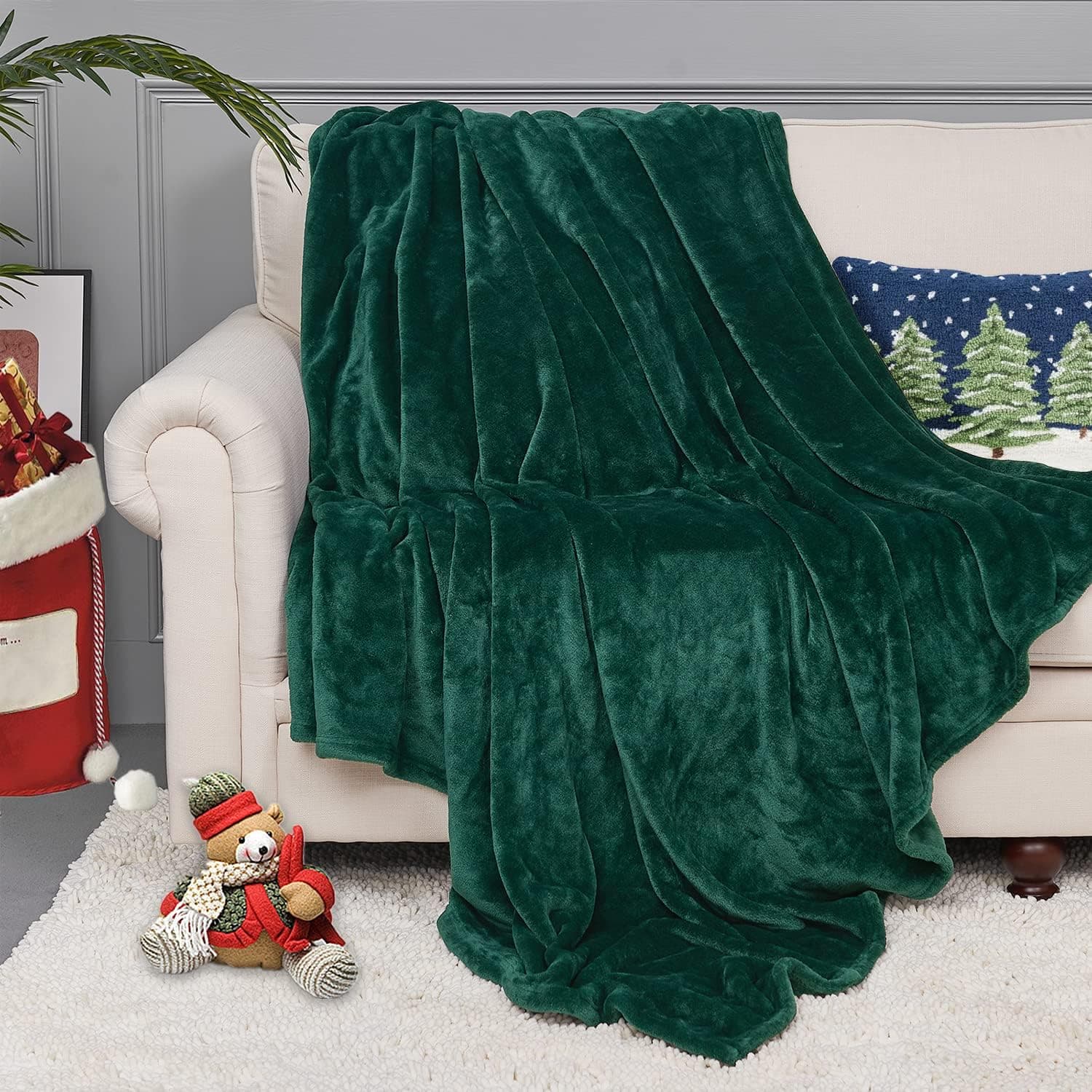 StangH Super Soft Green Fleece Blanket - Fall Flannel Fuzzy Bed Blanket Throw for Couch/Office/Dog, Lightweight Microfiber Plush Baby Blankets, (Throw Size 50 x 60, Forest Green)
