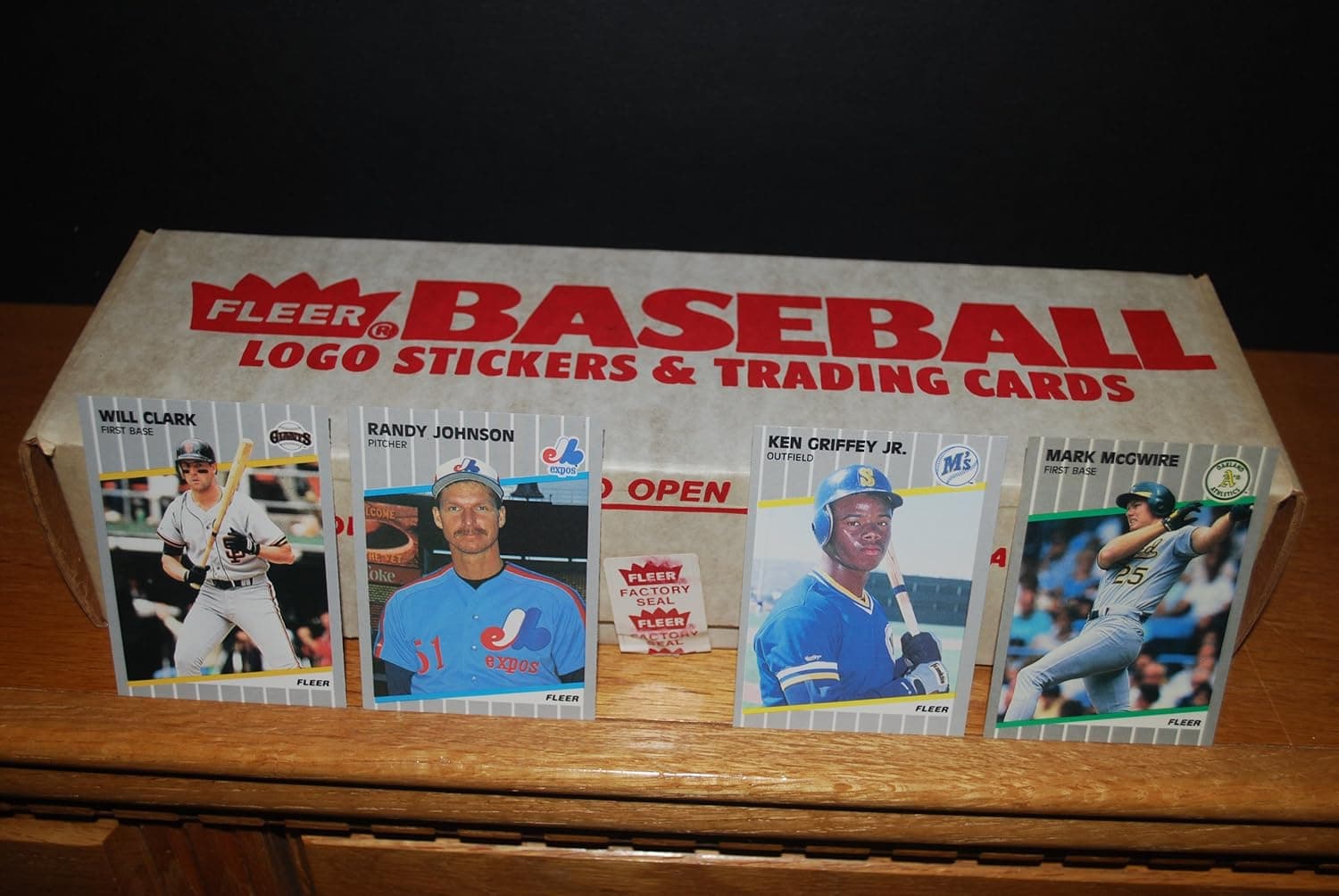 1989 Fleer Baseball Factory Sealed Complete Set (Ken Griffey Jr. Rookie) (Randy Johnson Rookie) (John Smolts Rookie) (Gary Sheffield Rookie) (Craig Biggio Rookie)