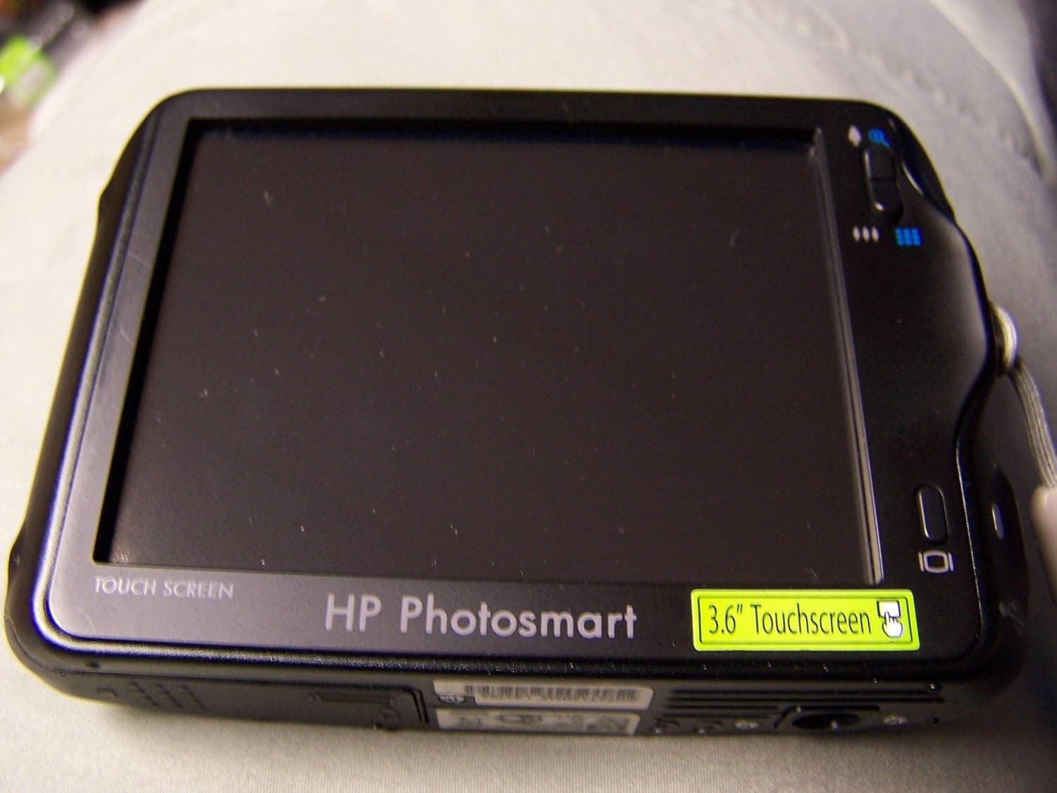 HP Photosmart R937 8MP Digital Camera with 3x Optical Zoom